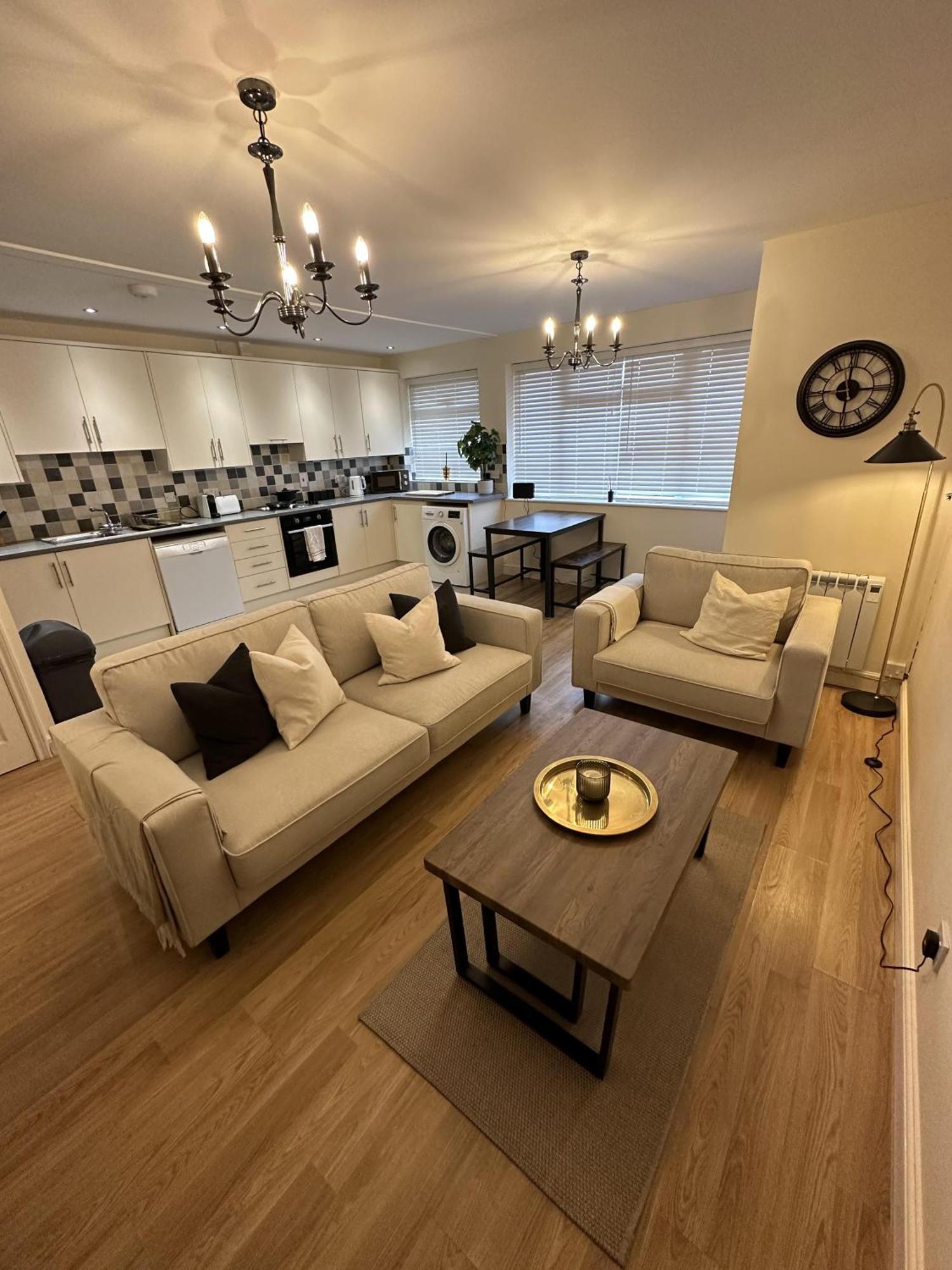 Charming 2-Bed Apartment In Danbury Essex Chelmsford Exterior photo